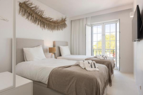 Modern Retreat: 3 Bedroom Villa in the Old Village